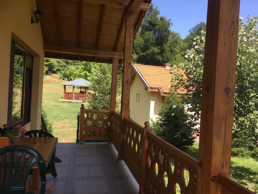 Бунгала Дара Kalofer Luaran gambar